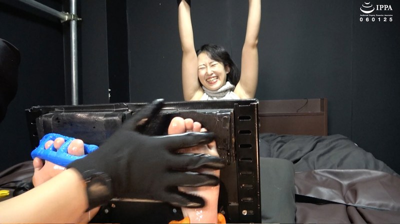 足枷 「足枷くすぐりで過去イチ反り返ってくすぐったがるほたるさん！」わかしラボ WAKA-065 海埜ほたる 3
