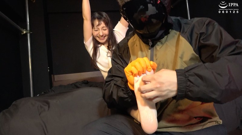 感情解放 「バンザイ拘束くすぐりで悶える素人美人妻」新レーベル MK5（マジでくすぐる5秒前） Vol.2 素人妻マナミ 2
