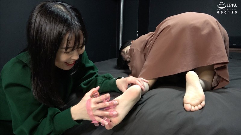 画像 「【レズくすぐり】美女達による私服でのくすぐり感度チェック」ADOA-096 伊織ひなの＆杉崎みさき 1