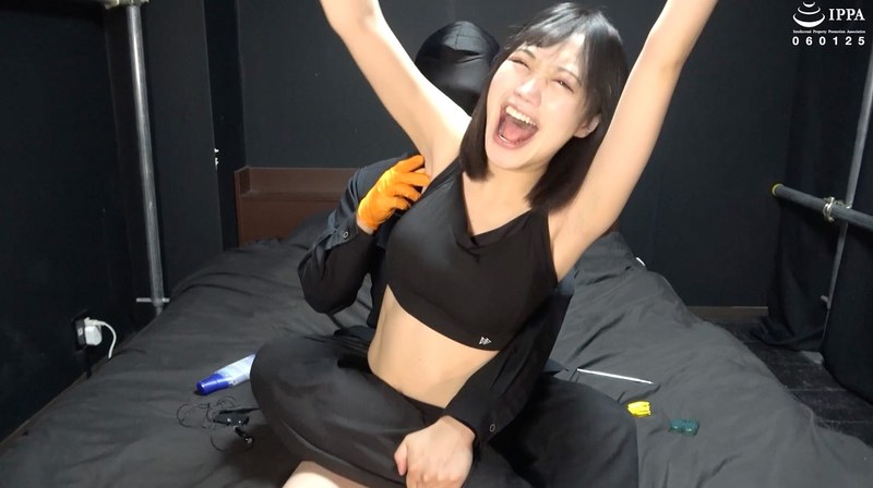 スポブラ 【くすぐり】「スポブラスパッツでバンザイ拘束！ 腋の下の超敏感化で笑いの向こう側へ！」WAKA-077琥珀やや 2