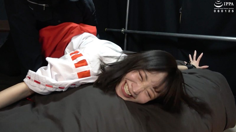 巫女 【くすぐり】「巫女さんややちゃんの身体をくすぐりマッサージ！ 最後はうつ伏せ拘束で大笑い！」WAKA-077琥珀やや 6