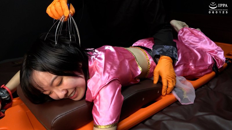 うつ伏せ 【うつ伏せ拘束くすぐり＋まりちゃんの弱点の脇腹で本気の降参宣言！？】WAKA-087加護まり 5