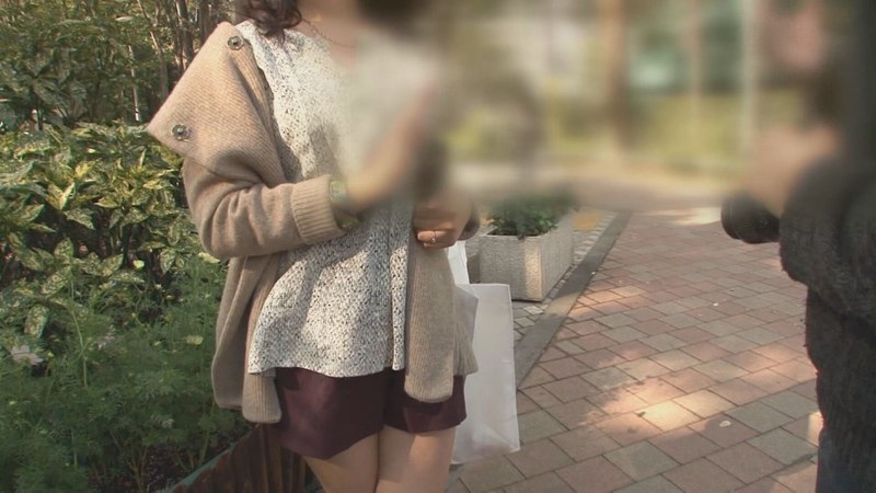 セレブ シャープな瞳と端正な顔立ちでとても気が強い奥様と思いきや、脱がせてみると断れないオンナNO.1の神回。「困ります」と言いつつもイイナリな奥様