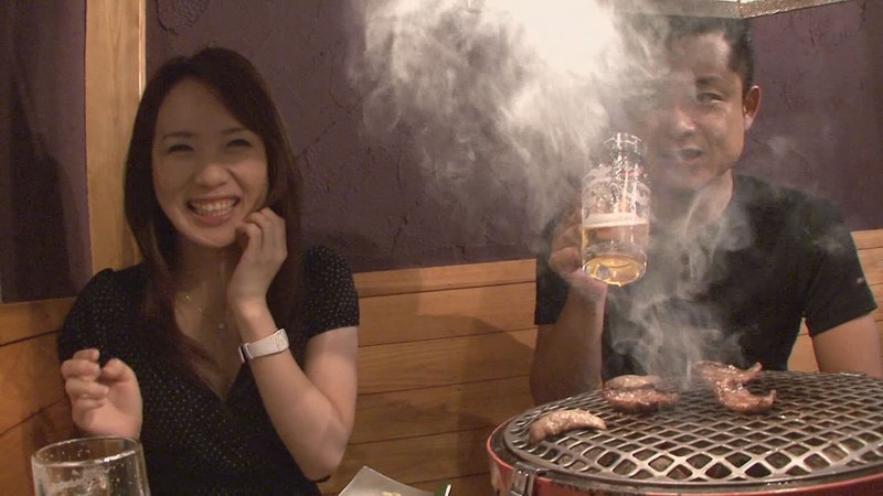 色白 ハニカム笑顔が眩しすぎるプレミアム美女とご対面！色白BODYの肉体に、ほんのりピンクの乳首が可愛らしいえろきゅん美女との甘いひと時！＋ホルモン屋オフショット付