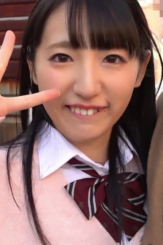 画像 あどけない笑顔の幼い制服女子の淫乱な姿！