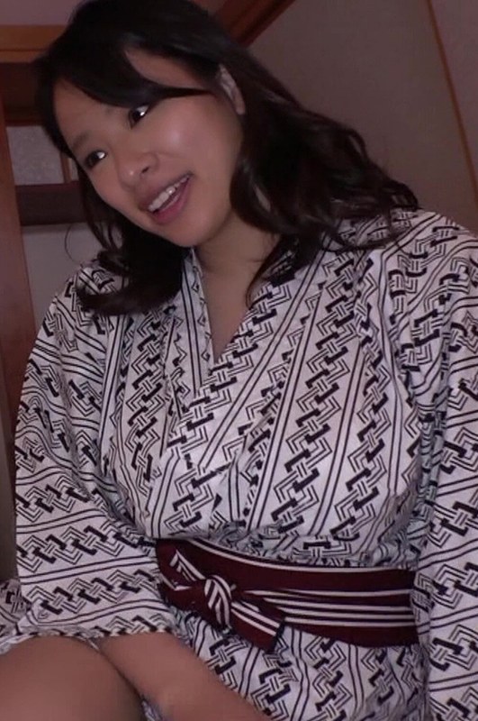 夫婦 旦那の横で爆乳奥さんをマッサージ→ハメ倒す！