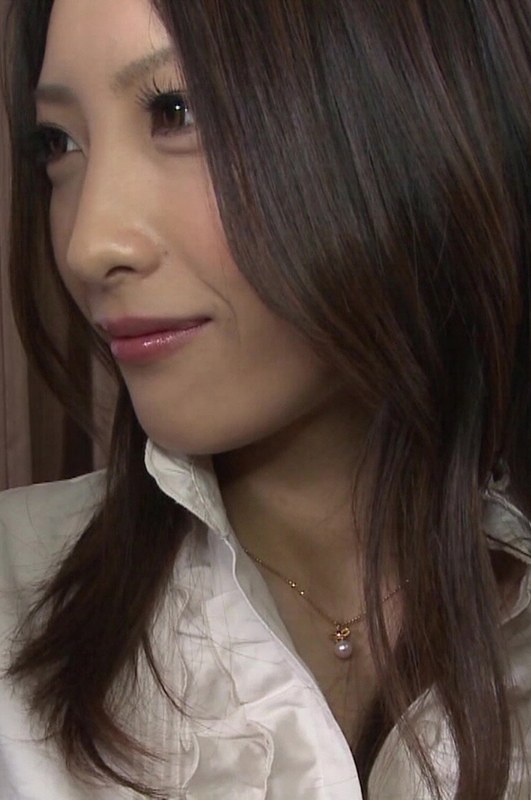 NTR 美形奥さんがアナルをいじられ悶絶！！