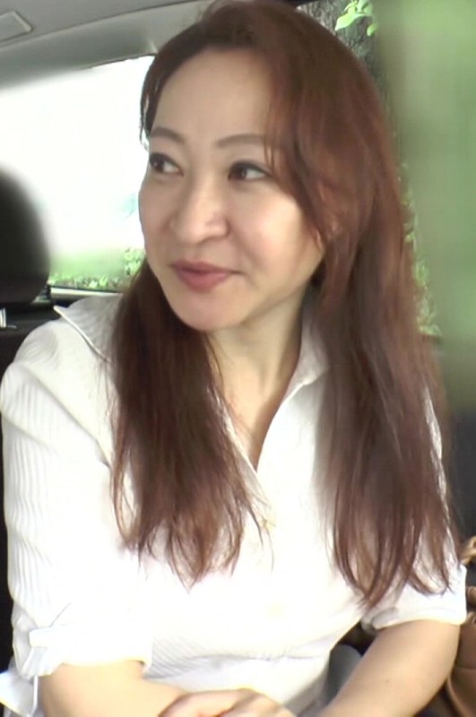 艶やか 人妻の剛毛マ〇コに激しくピストン！