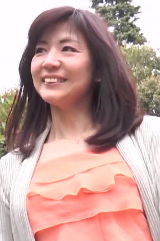 主婦 ナンパについてきた熟女に電マを与えてその気にさせる！そして中出し！！