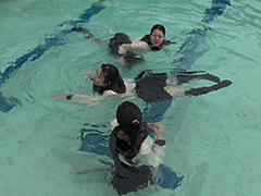 ウェット＆メッシー 三つ巴の水中遊泳