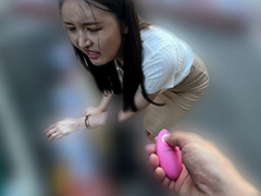 神回 若林ゆりなちゃんとリモバイ散歩！街中で絶頂恥○プレイ