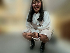 露出 尾崎みのりちゃんとリモバイ散歩！街中で絶頂恥○プレイ