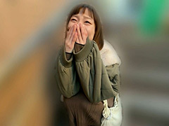 神回 白戸はつみちゃんとリモバイ散歩！街中で絶頂恥○プレイ
