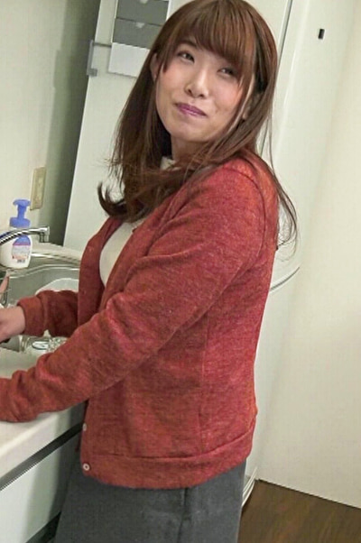 近 地味めなパイパン巨乳妻が義父に誘われて･･･。
