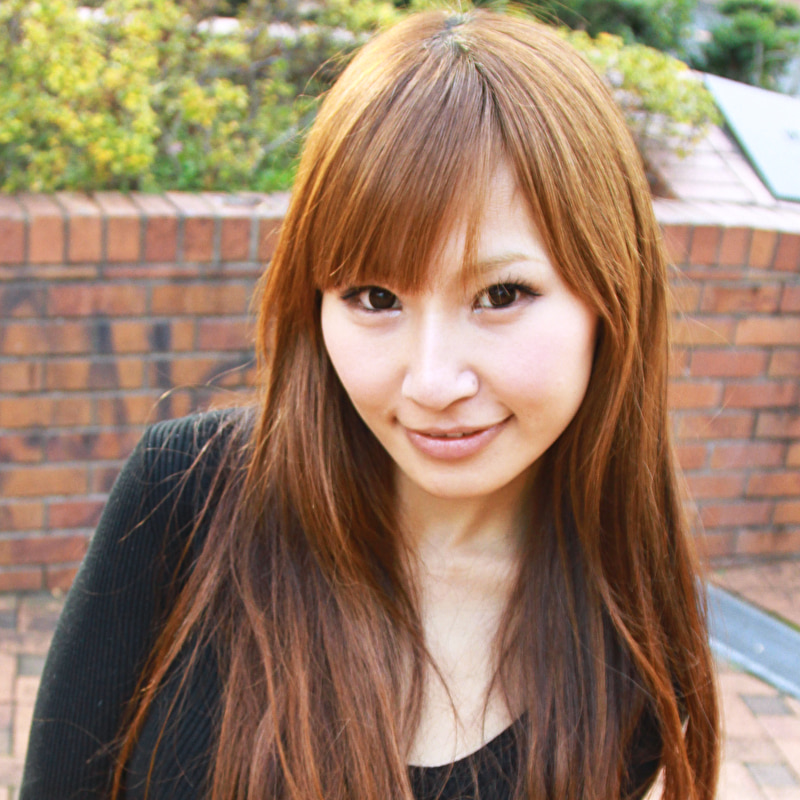 若妻 ゆきな