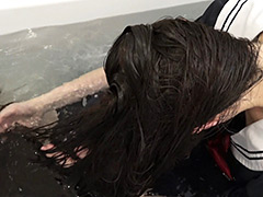 髪 スーパーロングヘア女子○生の放課後シャンプー 卒業式