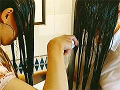 髪 仲良しスーパーロングヘア姉妹の相互シャンプー初体験2
